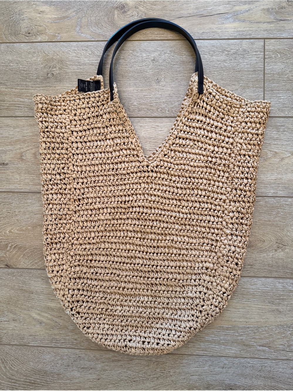 Banana Republic Tan straw tote features V-shape opening vegan leather handles - Picture 2 of 8